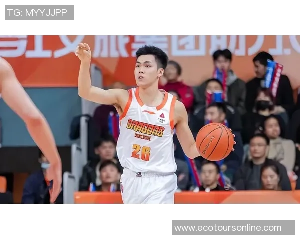 庞峥麟崛起为CBA顶级控卫广东队表现不佳无缘最佳阵容选拔